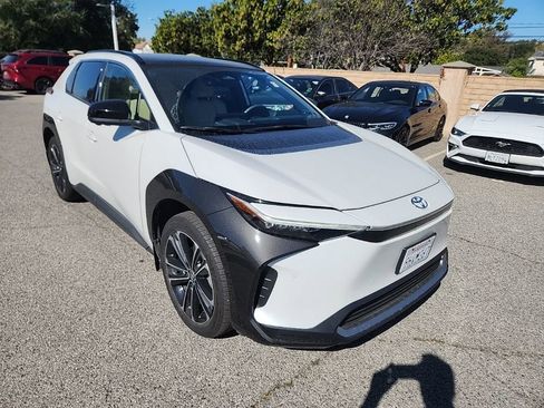 Used 2023 Toyota bZ4X Limited image 7