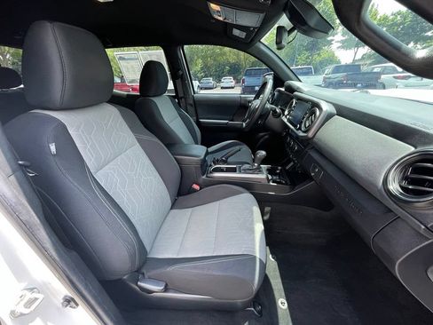 Used 2022 Toyota Tacoma TRD Sport w/ Technology Package RWD image 33