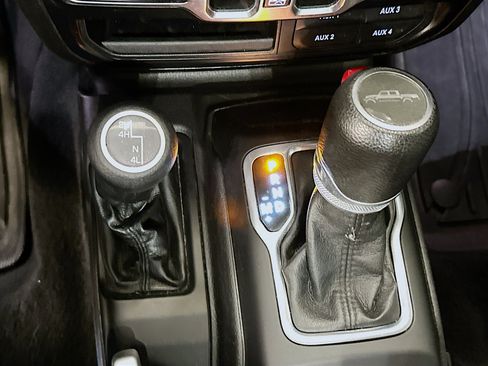 Used 2022 Jeep Gladiator Sport image 25