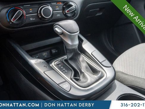 Used 2023 Kia Soul LX w/ LX Technology Package FWD image 12