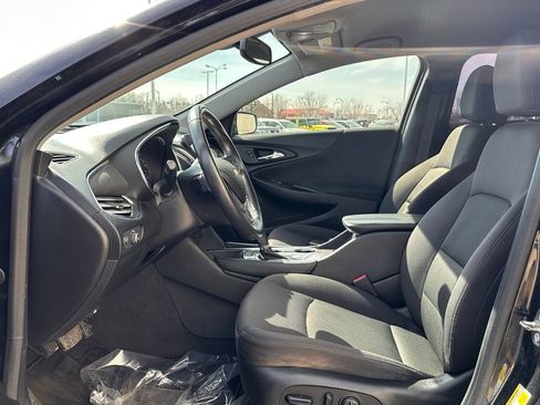 Used 2017 Chevrolet Malibu LT image 11