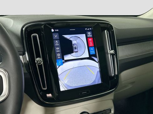 New 2026 Volvo XC40 B5 Ultra AWD/4WD image 13