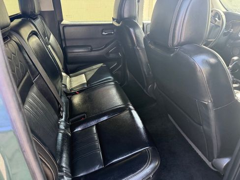 Used 2023 Nissan Frontier SV w/ SV Premium Package RWD image 18