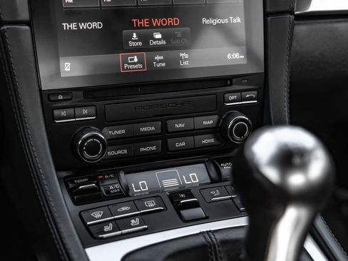 Used 2021 Porsche 718 Cayman RWD image 20