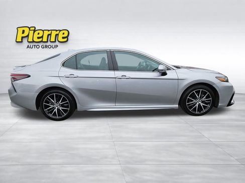 Used 2022 Toyota Camry SE FWD image 6