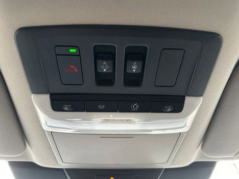 Used 2024 Nissan Pathfinder Platinum image 27