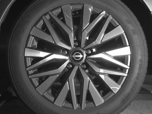 Used 2025 Nissan Altima 2.5 SV FWD image 14