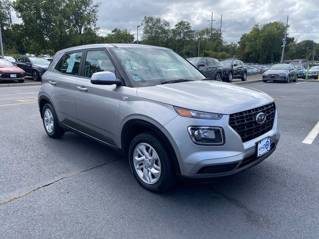 Certified 2023 Hyundai Venue SE FWD image 1