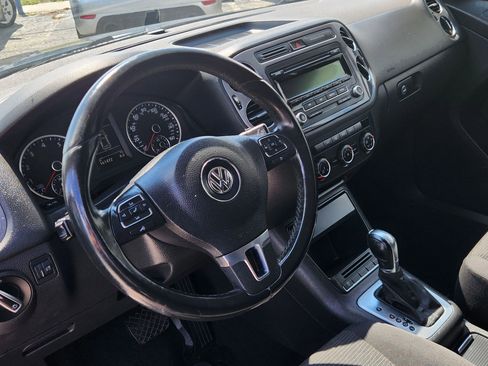 Used 2014 Volkswagen Tiguan S image 19