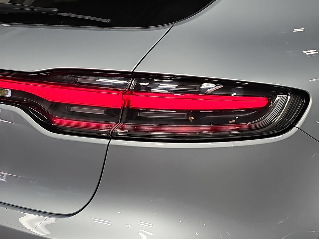 Certified 2023 Porsche Macan AWD/4WD image 30