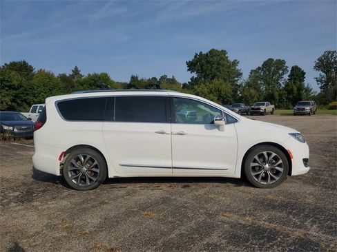 Used 2019 Chrysler Pacifica Limited w/ Tire & Wheel Group image 8