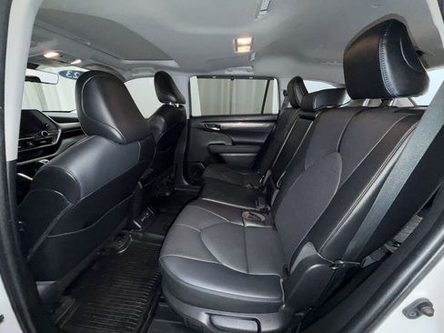 Used 2023 Toyota Highlander Limited AWD/4WD image 18