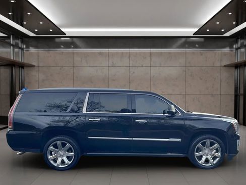 Used 2017 Cadillac Escalade ESV Premium Luxury image 9