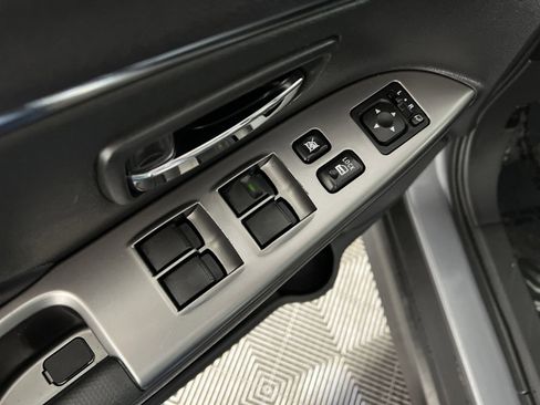 Used 2023 Mitsubishi Outlander Sport SE image 13