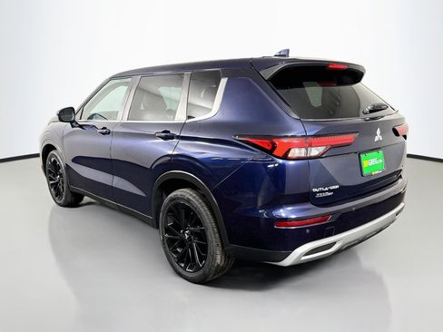 Used 2023 Mitsubishi Outlander SE FWD image 7