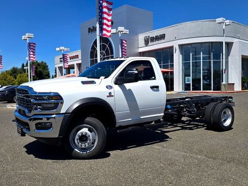 New 2026 RAM 5500 Tradesman w/ Chrome Appearance Group AWD/4WD image 3