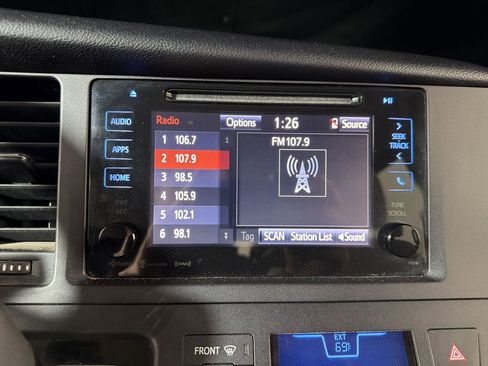 Used 2016 Toyota Sienna LE FWD image 22