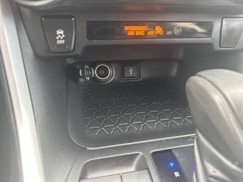 Used 2020 Toyota RAV4 XLE w/ Convenience Package AWD/4WD image 5