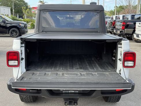 Used 2021 Jeep Gladiator Willys image 11