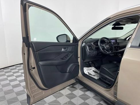 Used 2024 Nissan Rogue SV w/ SV Premium Package AWD/4WD image 18