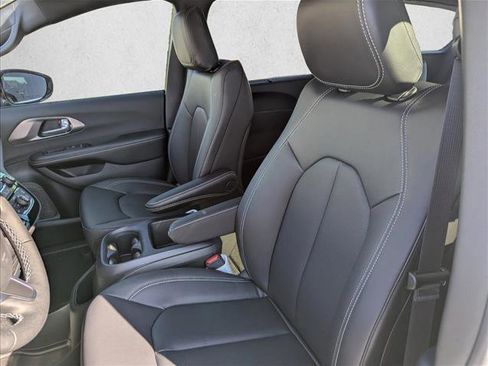 New 2026 Chrysler Pacifica Select FWD image 23