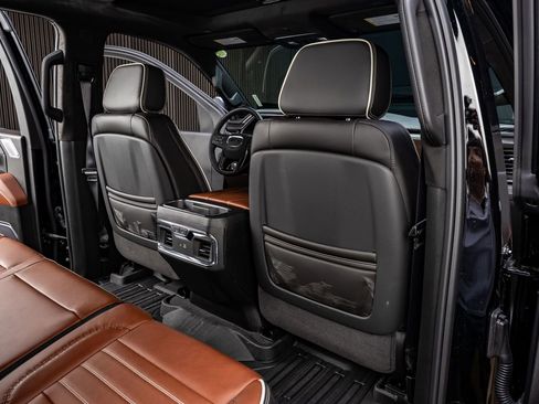 Used 2025 GMC Sierra 2500 Denali Ultimate image 32