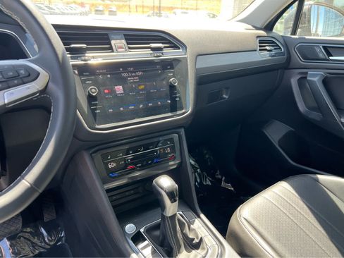Used 2022 Volkswagen Tiguan SE AWD/4WD image 36