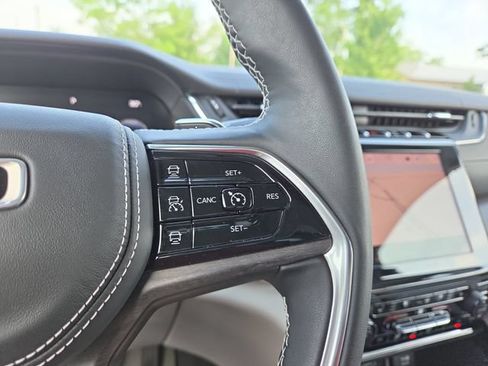 Used 2022 Jeep Grand Cherokee Overland AWD/4WD image 22