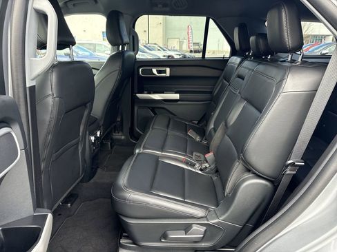 Used 2021 Ford Explorer XLT w/ Equipment Group 202A AWD/4WD image 25
