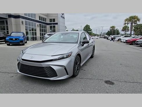 Used 2025 Toyota Camry LE FWD image 36
