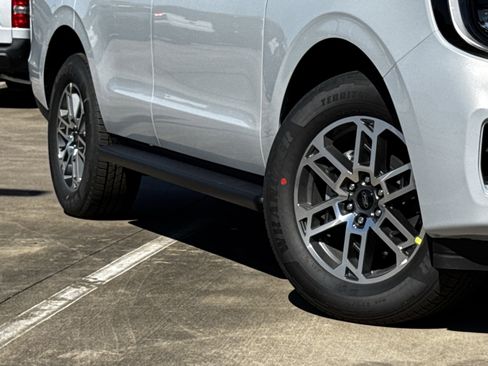 New 2026 Ford Expedition Active image 12