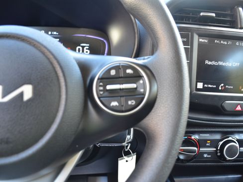 Used 2025 Kia Soul LX w/ LX Technology Package FWD image 43