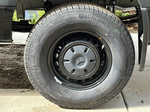 Used 2024 Mercedes-Benz Sprinter 2500 image 5