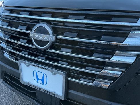 Used 2025 Nissan Rogue SV image 12