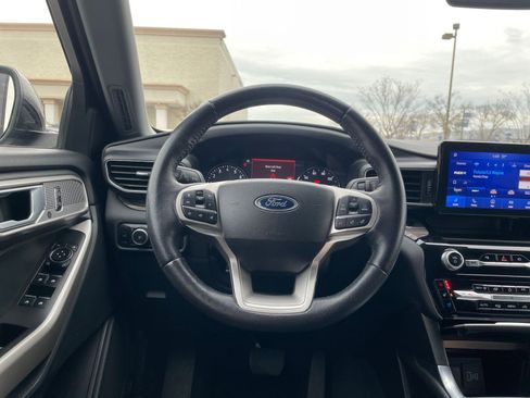 Used 2023 Ford Explorer Limited image 34