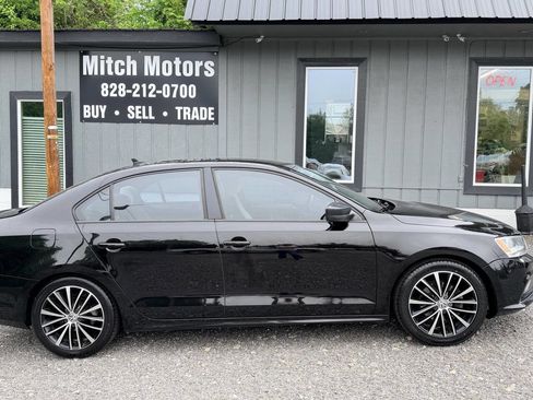 Used 2016 Volkswagen Jetta Sport FWD image 3