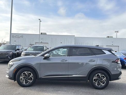 Used 2025 Kia Sportage LX image 7