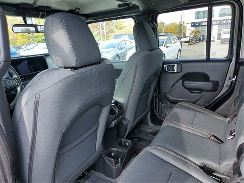 Used 2024 Jeep Gladiator Sport image 13