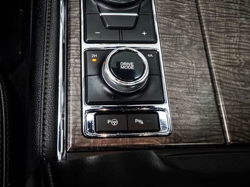 Used 2020 Ford Expedition Limited w/ Equipment Group 302A image 18