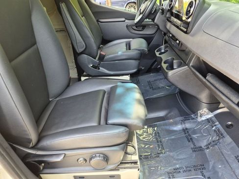 Used 2024 Mercedes-Benz Sprinter 2500 image 19