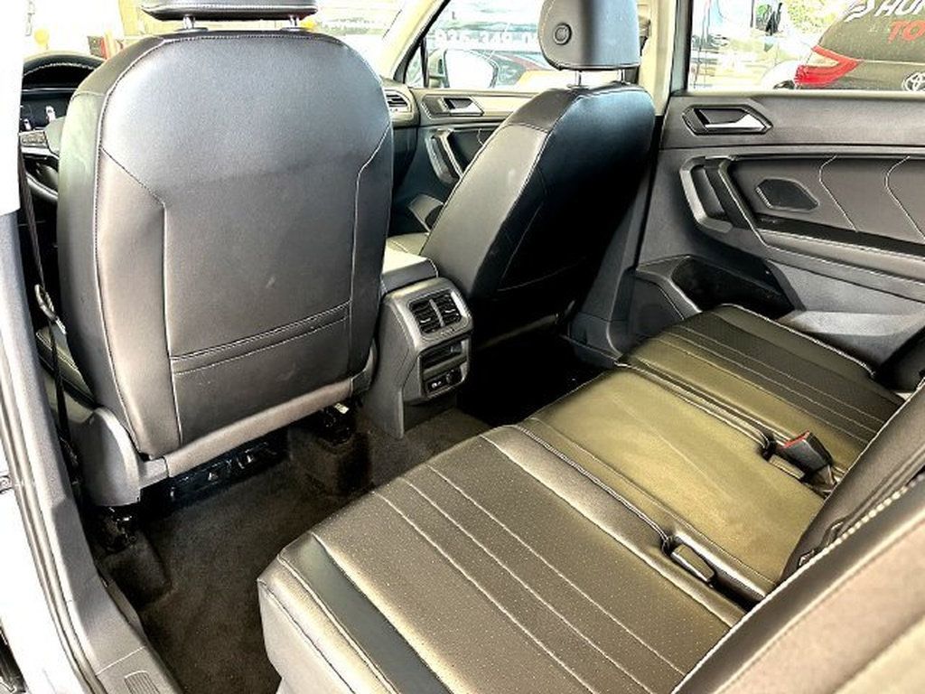 Used 2024 Volkswagen Tiguan SE AWD/4WD image 19