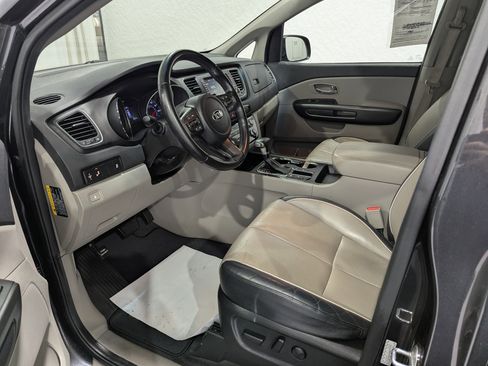 Used 2020 Kia Sedona EX image 15