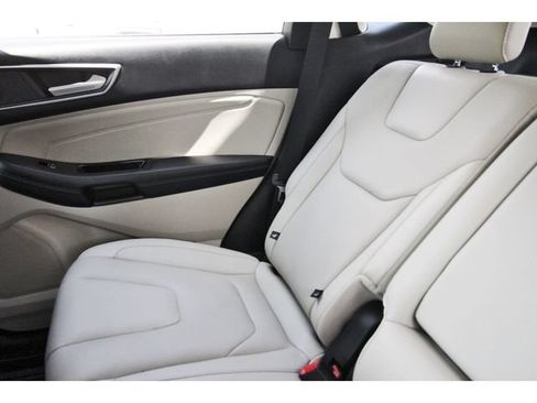 Used 2019 Ford Edge Titanium w/ Equipment Group 301A FWD image 11