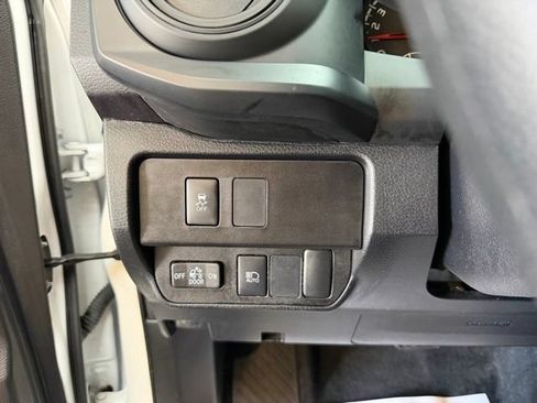 Used 2023 Toyota Tacoma SR AWD/4WD image 17