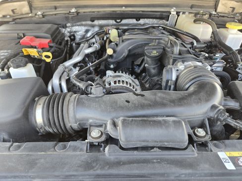 Used 2025 Jeep Gladiator Sport AWD/4WD image 29