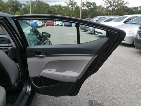 Used 2017 Hyundai Elantra SE FWD image 22