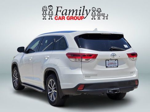 Used 2018 Toyota Highlander XLE FWD image 3