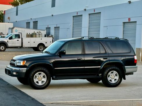 Used 2002 Toyota 4Runner SR5 RWD image 11