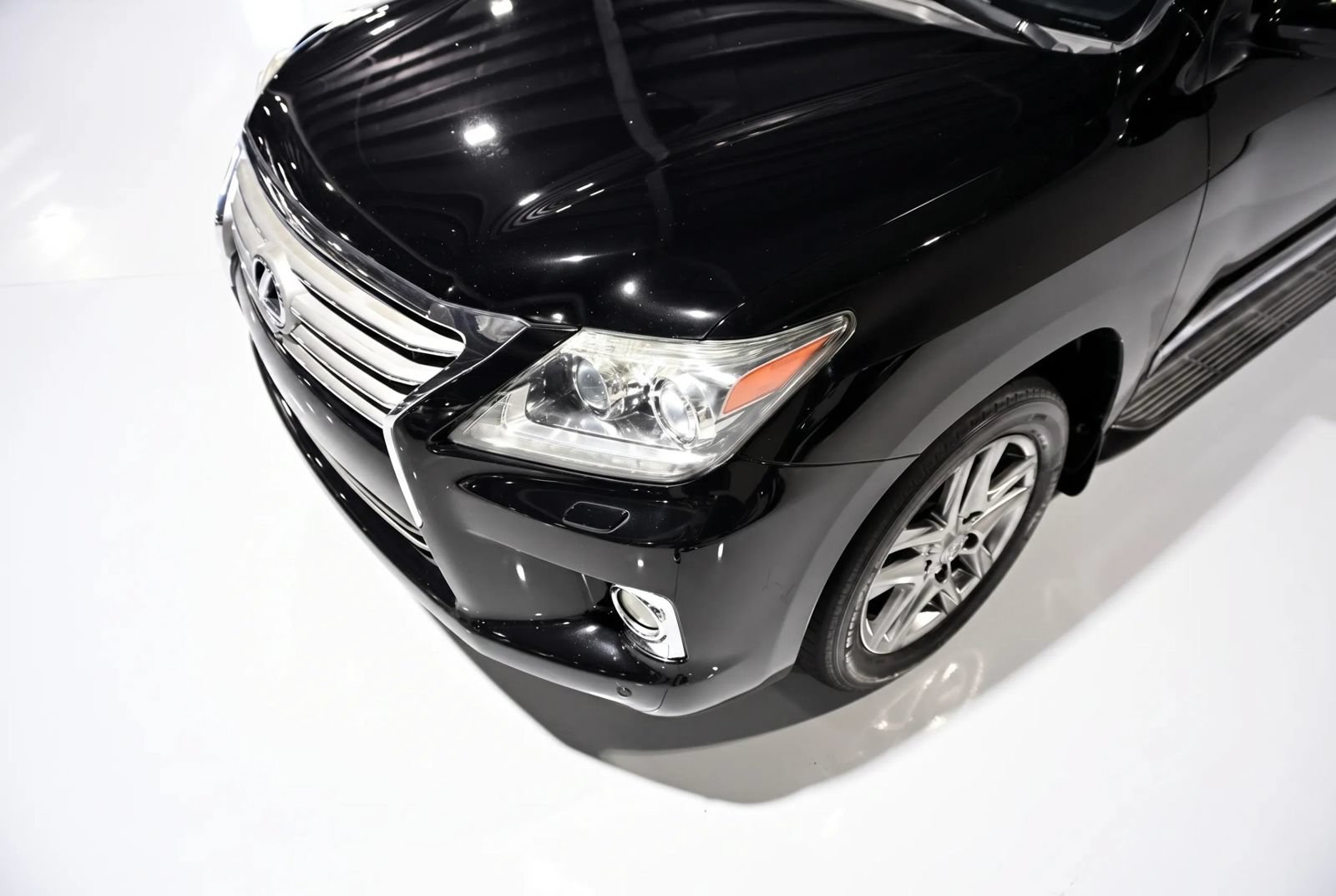 Used 2013 Lexus LX 570 4WD w/ Luxury Pkg image 8