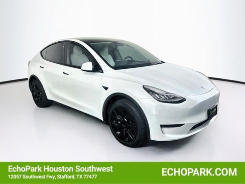 Used 2023 Tesla Model Y Long Range AWD/4WD image 1